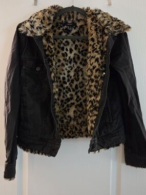 Forever 21 Black Jacket with Leopard Faux-Fur Lining Size Small